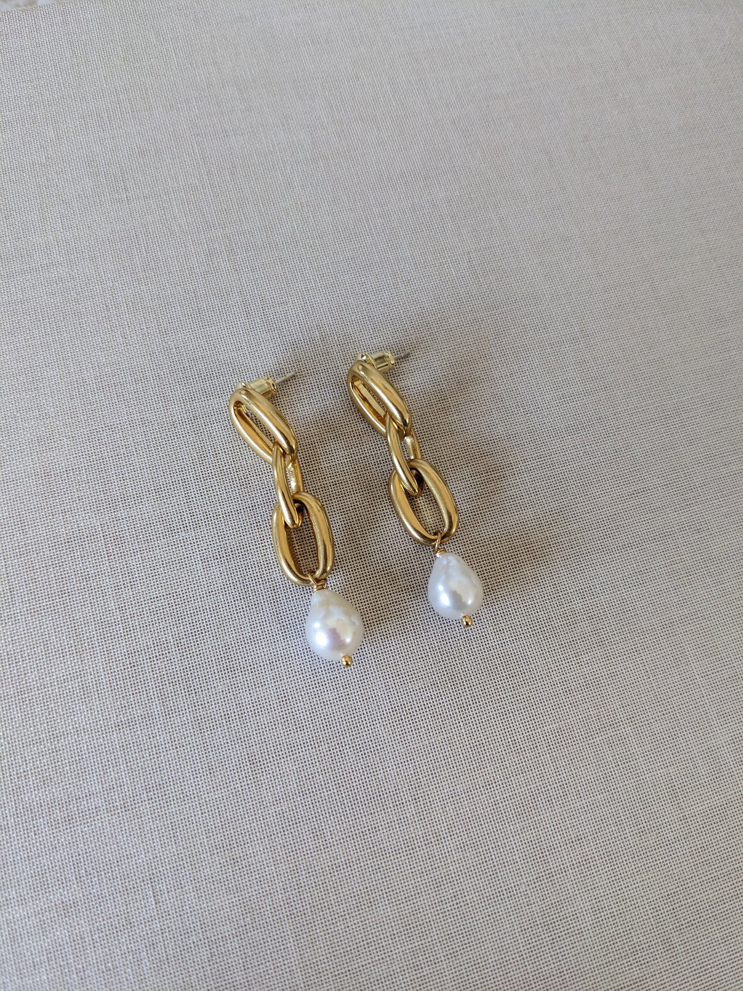 Scottie Drop Pearl Luxe Earrings