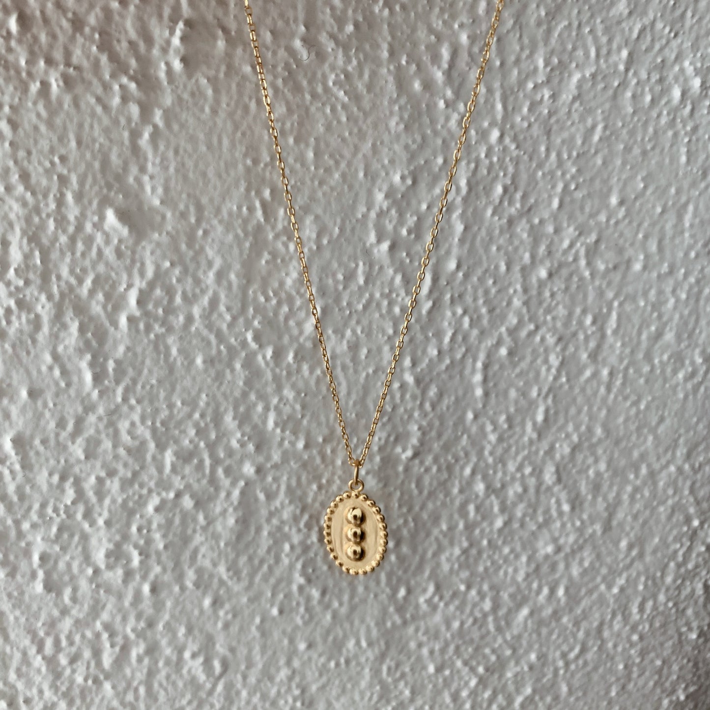 Oval Dot Pendant Necklace