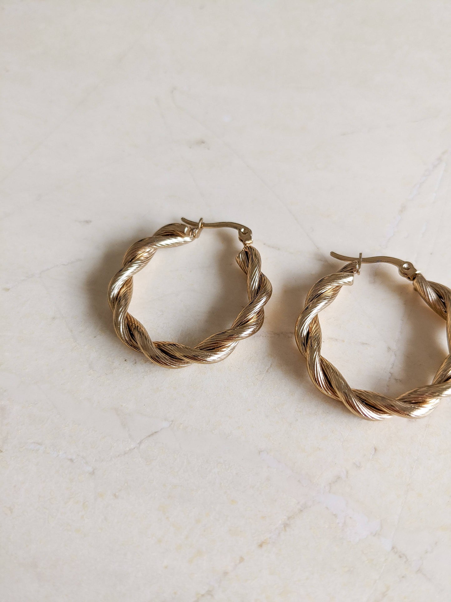 Anya Twisted Hoops