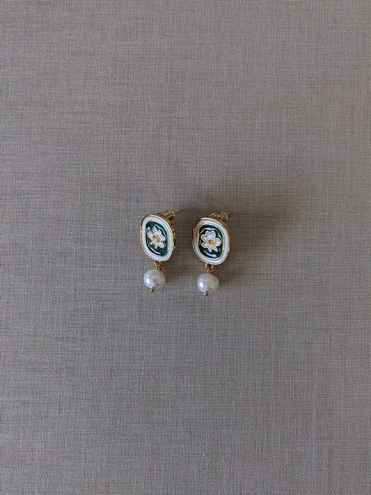 Rae Pearl Luxe Earrings